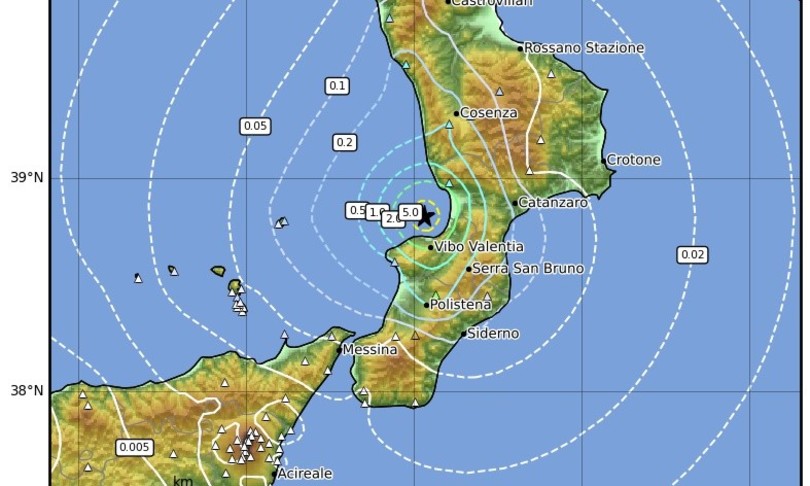 Forte scossa di terremoto nel Vibonese. Scuole e uffici evacuati, traffico ferroviario interrotto