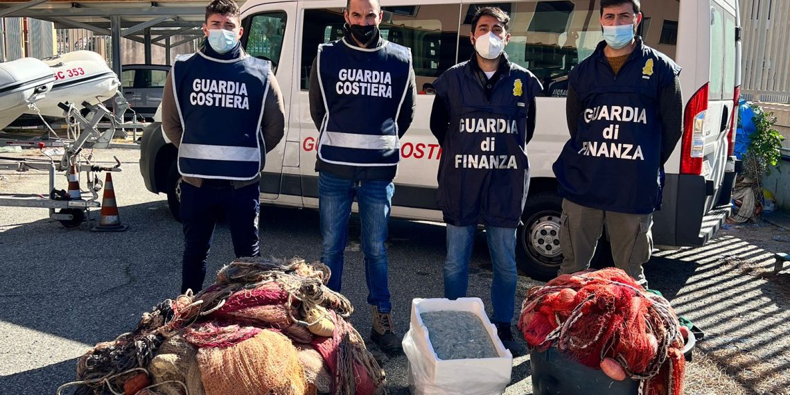 Guardia Costiera e ROAN sorprendono pescatori a catturare il bianchetto 1 ee385d8d 3ad9 4149 9567 b8140f67dff1