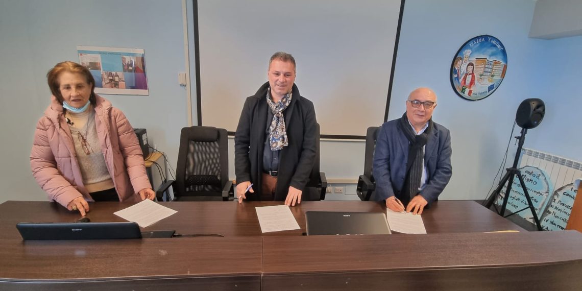 Accoglienza e inclusione umanitaria. Provincia, Alberghiero e Croce Rossa ospiteranno profughi ucraini 1 muggeri solano e barbuto sottoscrivono protocollo dintesa