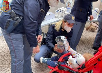 Uova di Pasqua per i bambini ucraini ospitati a Vibo Valentia grazie alla Polizia