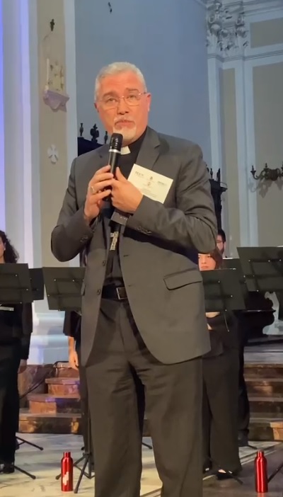 L'Organizzazione Cori Calabria celebra a Vibo Valentia il suo trentesimo anniversario 5 vescovo coro 1
