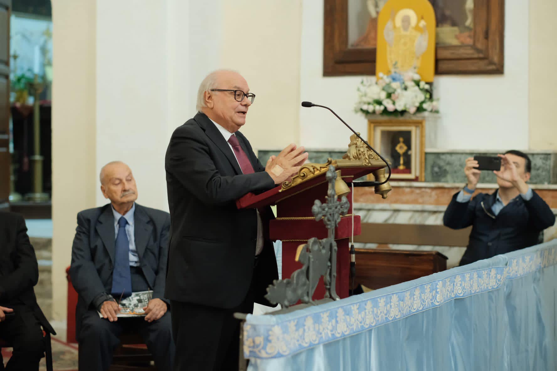 Grande successo di pubblico e di critica alla presentazione del libro fotografico "L'Affruntata" (foto) 9 385881375 792016569590084 6259374159035975089 n
