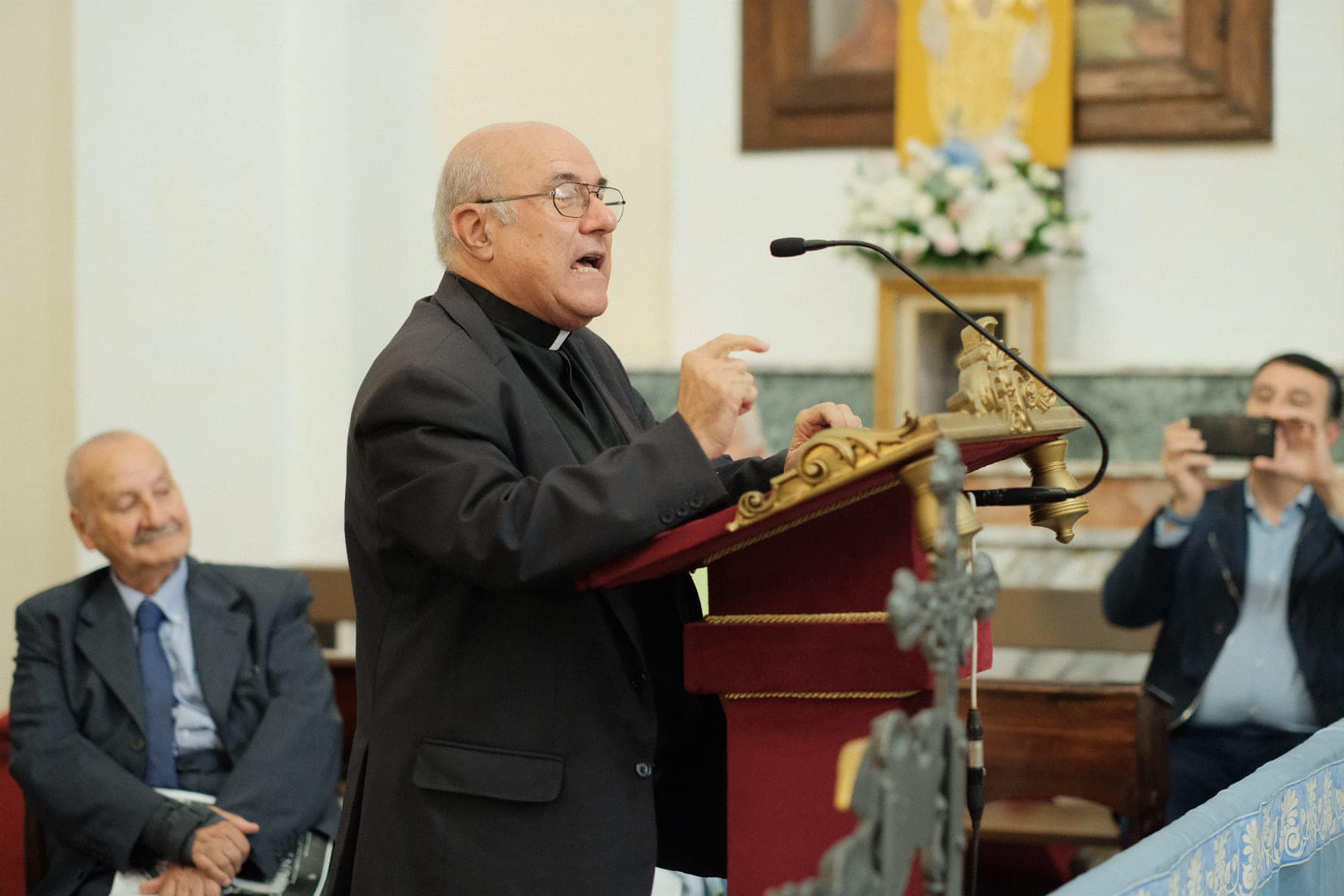Grande successo di pubblico e di critica alla presentazione del libro fotografico "L'Affruntata" (foto) 7 385893609 792016999590041 1928808057756696471 n