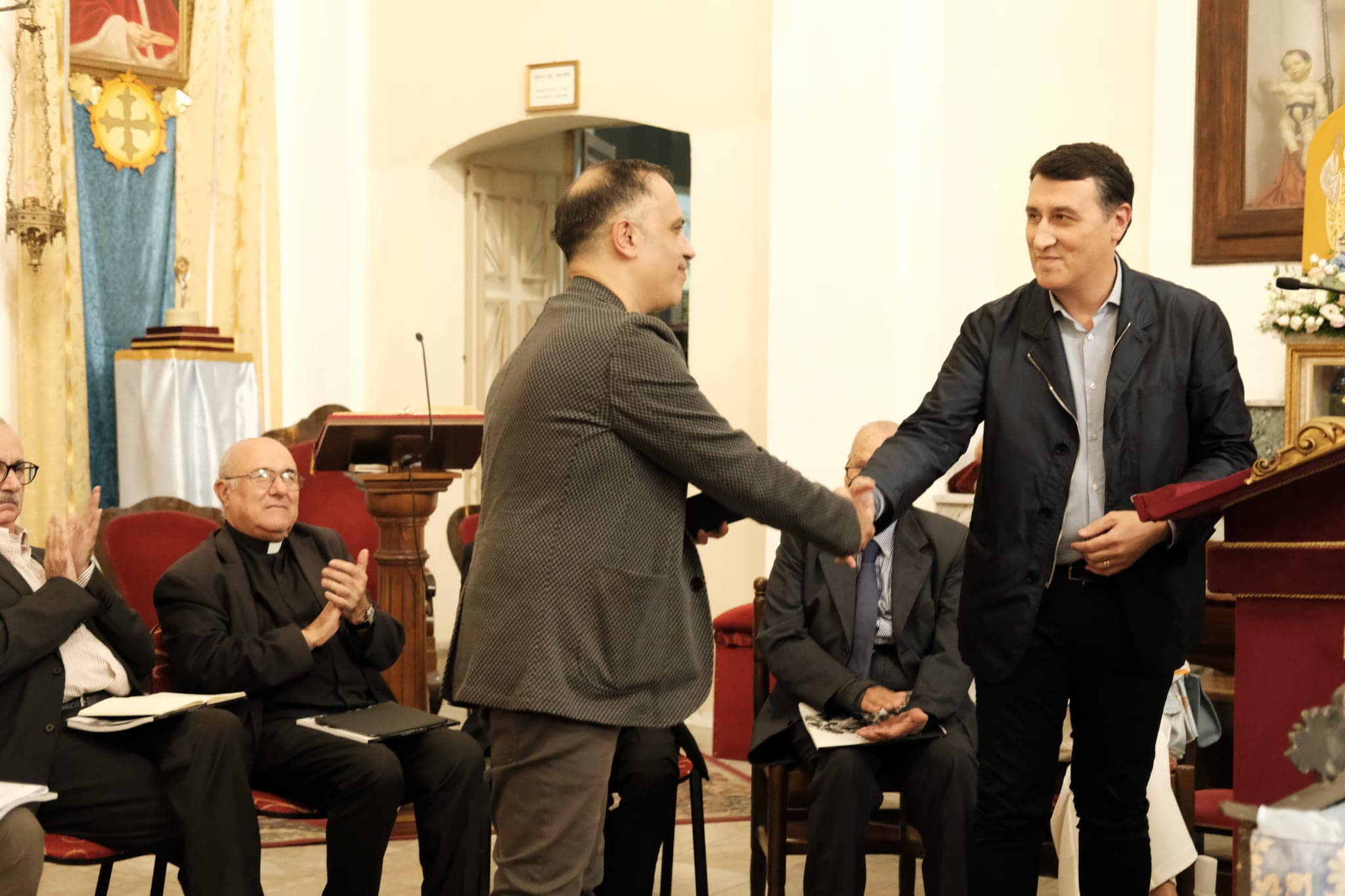 Grande successo di pubblico e di critica alla presentazione del libro fotografico "L'Affruntata" (foto) 6 386199326 792016602923414 8186816179986716591 n
