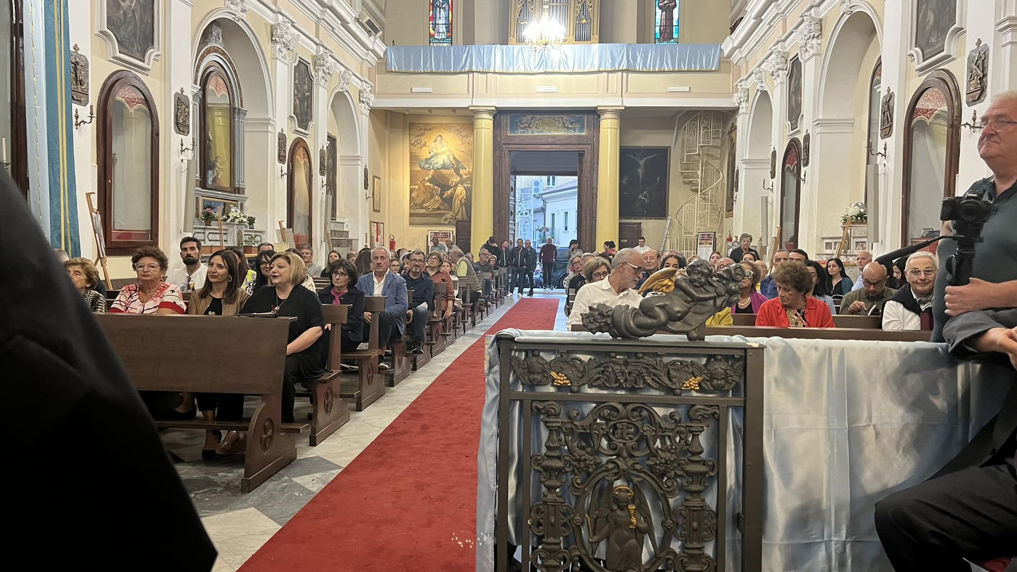 Grande successo di pubblico e di critica alla presentazione del libro fotografico "L'Affruntata" (foto) 4 386638876 792017652923309 5697132845574720137 n 1