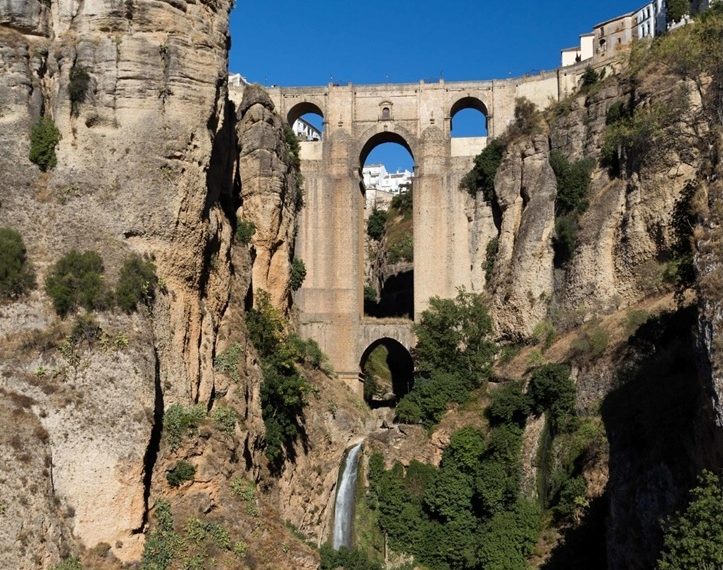 Ronda, in Spagna, tra panorami spettacolari, ponti storici, bagni romani e le gustose tapas 1 ronda 4