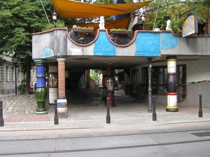 Un viaggio nella Vienna di Hundertwasser: dove arte e architettura si scontrano 9 vienna 3