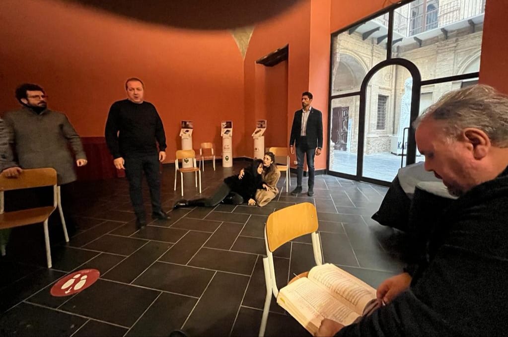 A Catanzaro, La Traviata Opera Pocket. Un esperimento artistico ben riuscito (foto) 21 408227582 7530948316933234 1311032782739582091 n
