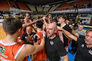 Viola Basket rullo compressore, batte Piazza Armerina e vola in testa alla classifica (video)