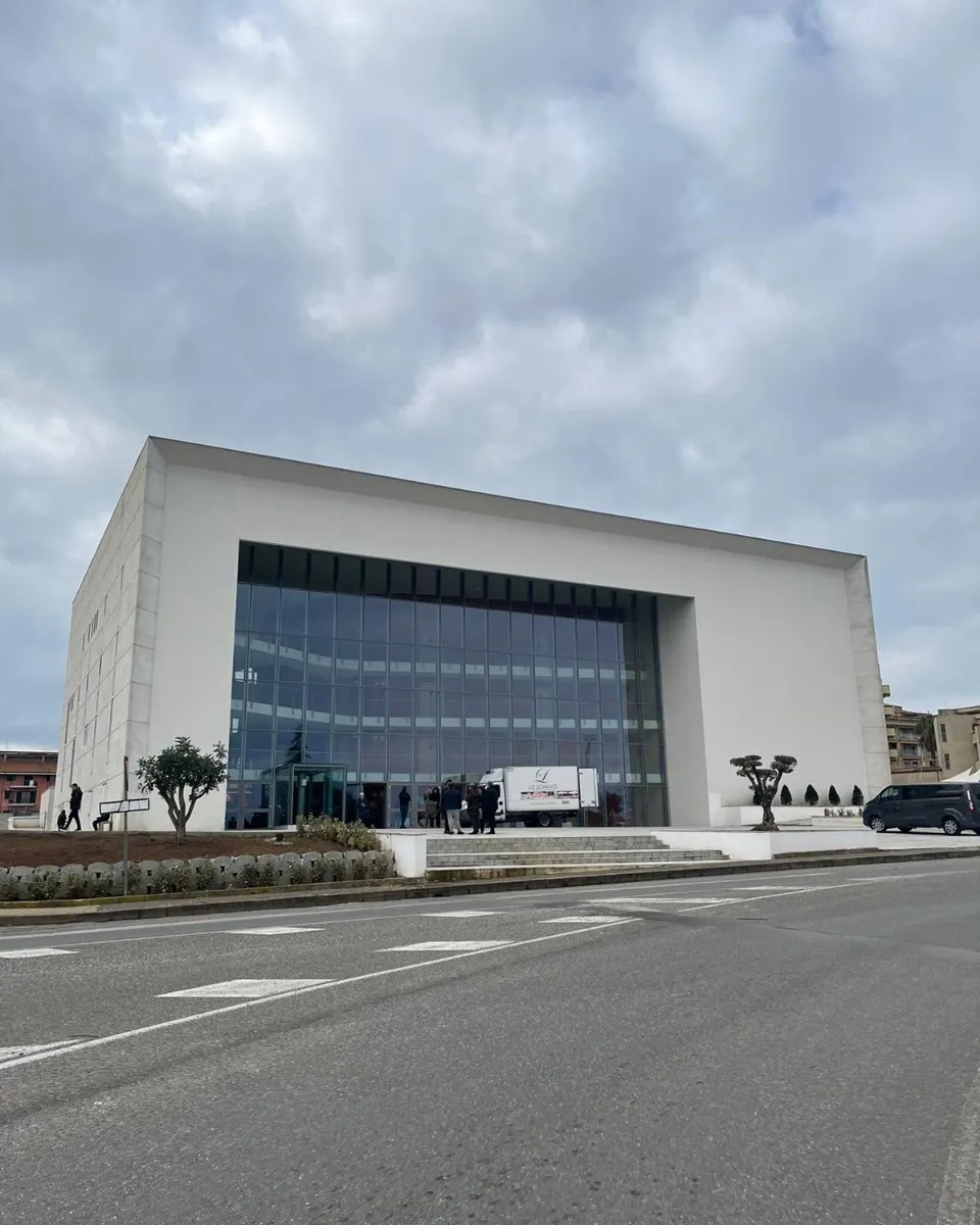 Presentazione ufficiale del Nuovo Teatro Comunale di Vibo Valentia: un momento storico (foto e video) 13 414886188 339175208976673 7350657954144835387 n