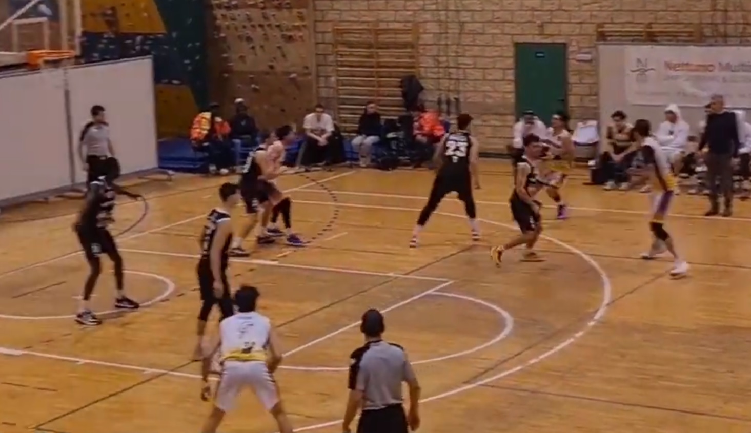 Ancora una vittoria convincente per la Viola Basket che a Messina batte Castanea (video)