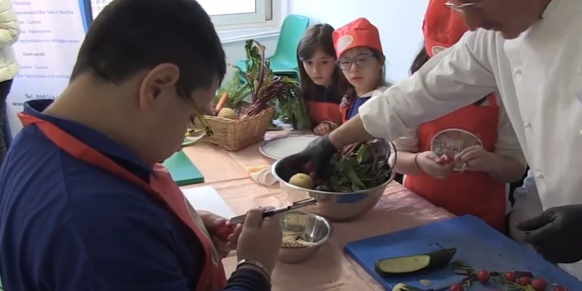 Ha preso il via a Vibo Marina “Le mani in pasta”, progetto inclusivo della Amerigo Vespucci (video)