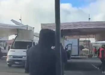 Mercato del sabato a Vibo Valentia nel caos. La protesta degli ambulanti (video)
