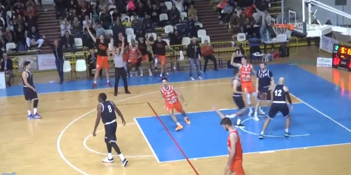 Basket, la Viola torna alla vittoria e raggiunge il secondo posto in classifica (video) 1 Basket, la Viola torna alla vittoria e raggiunge il secondo posto in classifica (video)