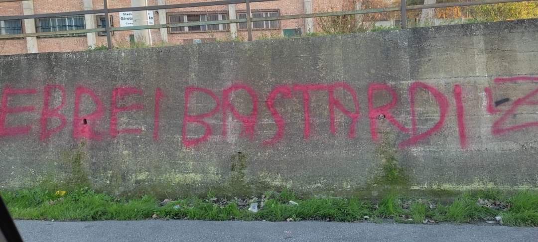 Scritta antisemita sul muro dello stadio di Parghelia. La denuncia del Sindaco Landro