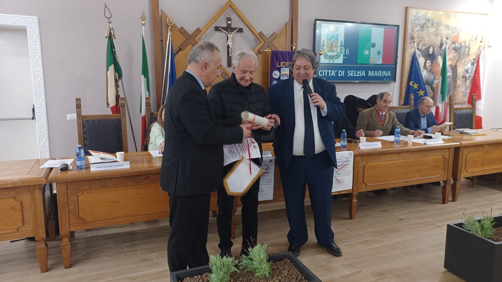 A Sellia Marina il Lions Club offre "Semi di Legalità" in memoria di Emilio Ledonne (video) 10 428654557 10230939829348889 242006490136057681 n 1