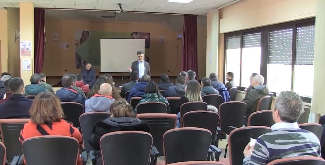 A San Gregorio d'Ippona un corso per frantoiani e tecnici di frantoio (video) 1 A San Gregorio d’Ippona un corso per frantoiani e tecnici di frantoio (video)
