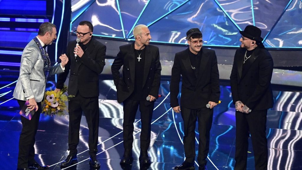 geolier serata cover sanremo foto lapresse