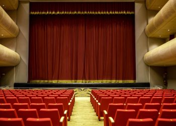 Il Teatro rinasce a Vibo Valentia nel giorno di San Valentino. Di scena Ale&Franz