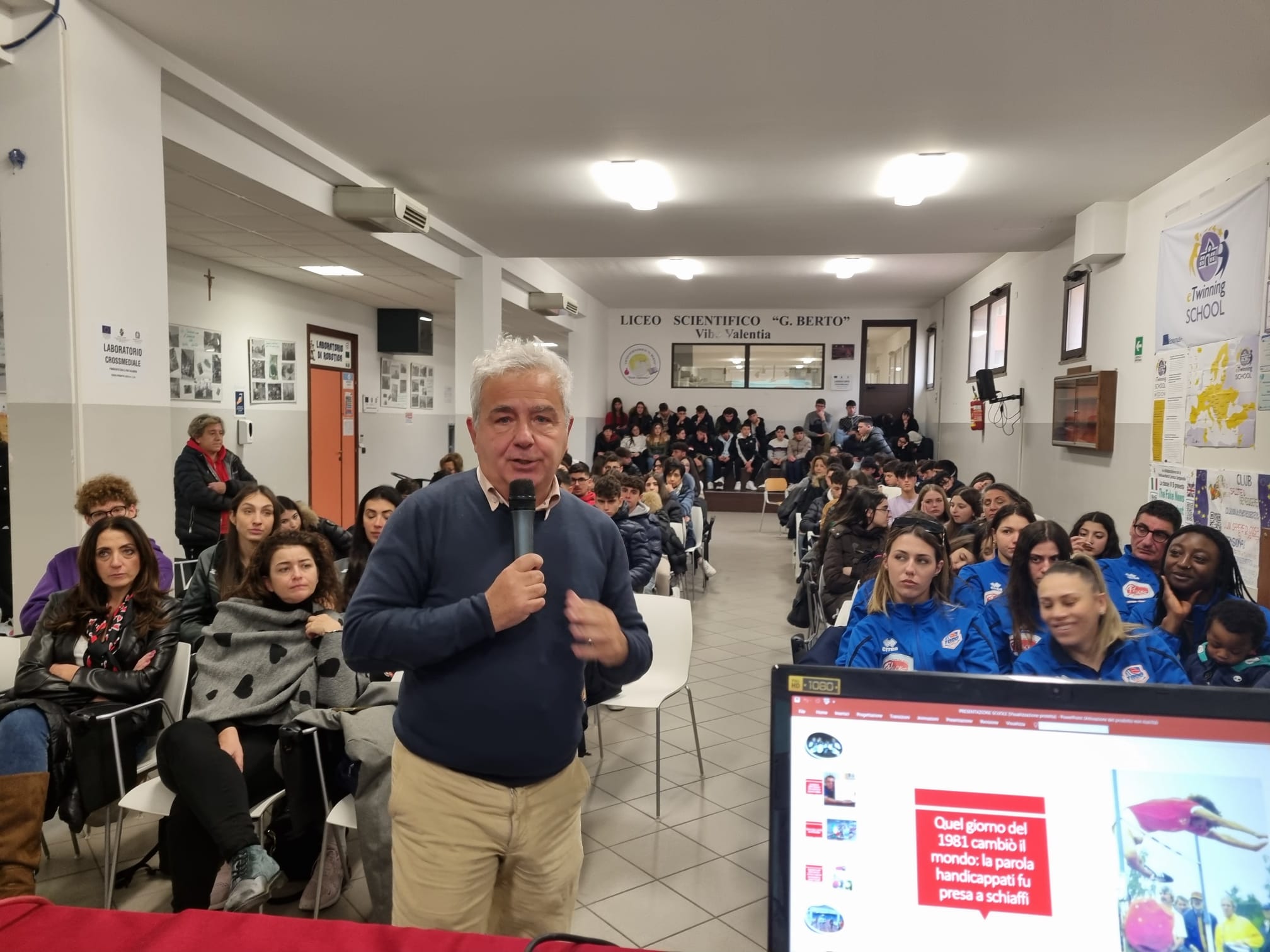 La Corsa di Miguel fa tappa anche a Vibo Valentia. Flash Mob su Corso Vittorio Emanuele (video) 7 whatsapp image 2024 02 01 at 17.17.43 1