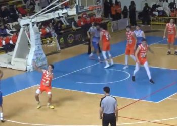 Basket, passo falso della Viola che perde la gara casalinga contro il Monopoli (video)