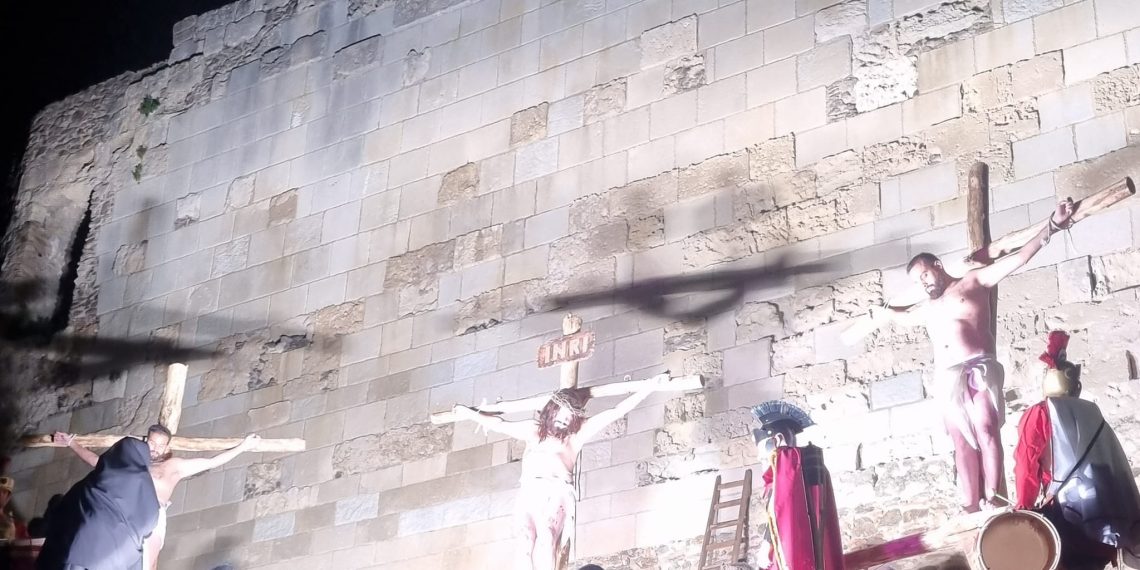 Il ritorno dell'Opera Sacra a Vibo Valentia, straordinaria presenza di pubblico (video) 1 Il ritorno dell’Opera Sacra a Vibo Valentia, straordinaria presenza di pubblico (video)