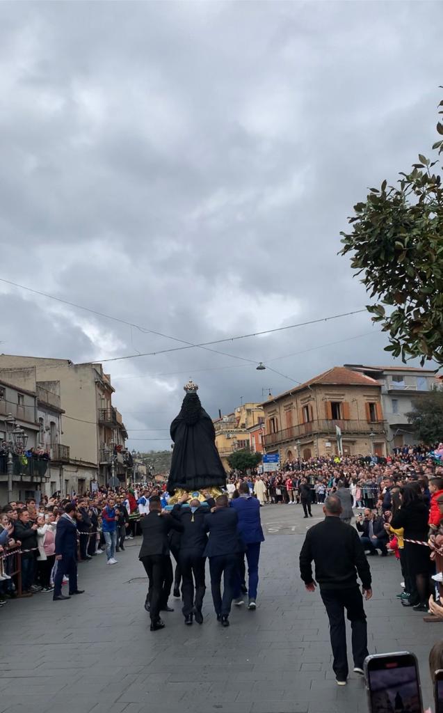 L'Affruntata di Sant'Onofrio, un successo nel segno della fede e della legalità (video) 5 whatsapp image 2024 04 02 at 4.05.49 pm
