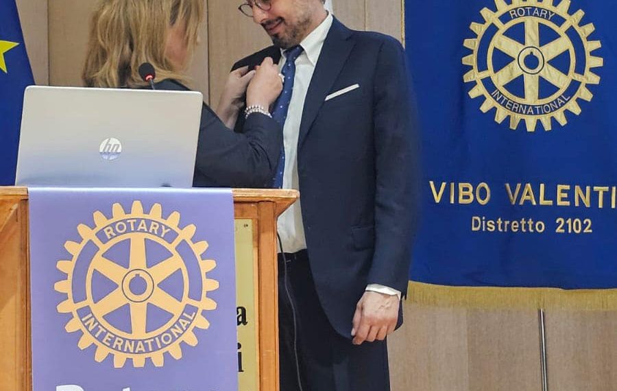 Il Rotary assegna il “Paul Harris” all’inviato di guerra vibonese Enzo Arcieri (video)