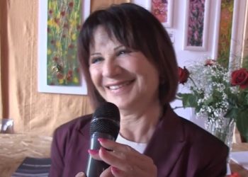 Antonella Di Renzo a Palazzo Gagliardi con la sua pittura carica di colori e pensieri (intervista)