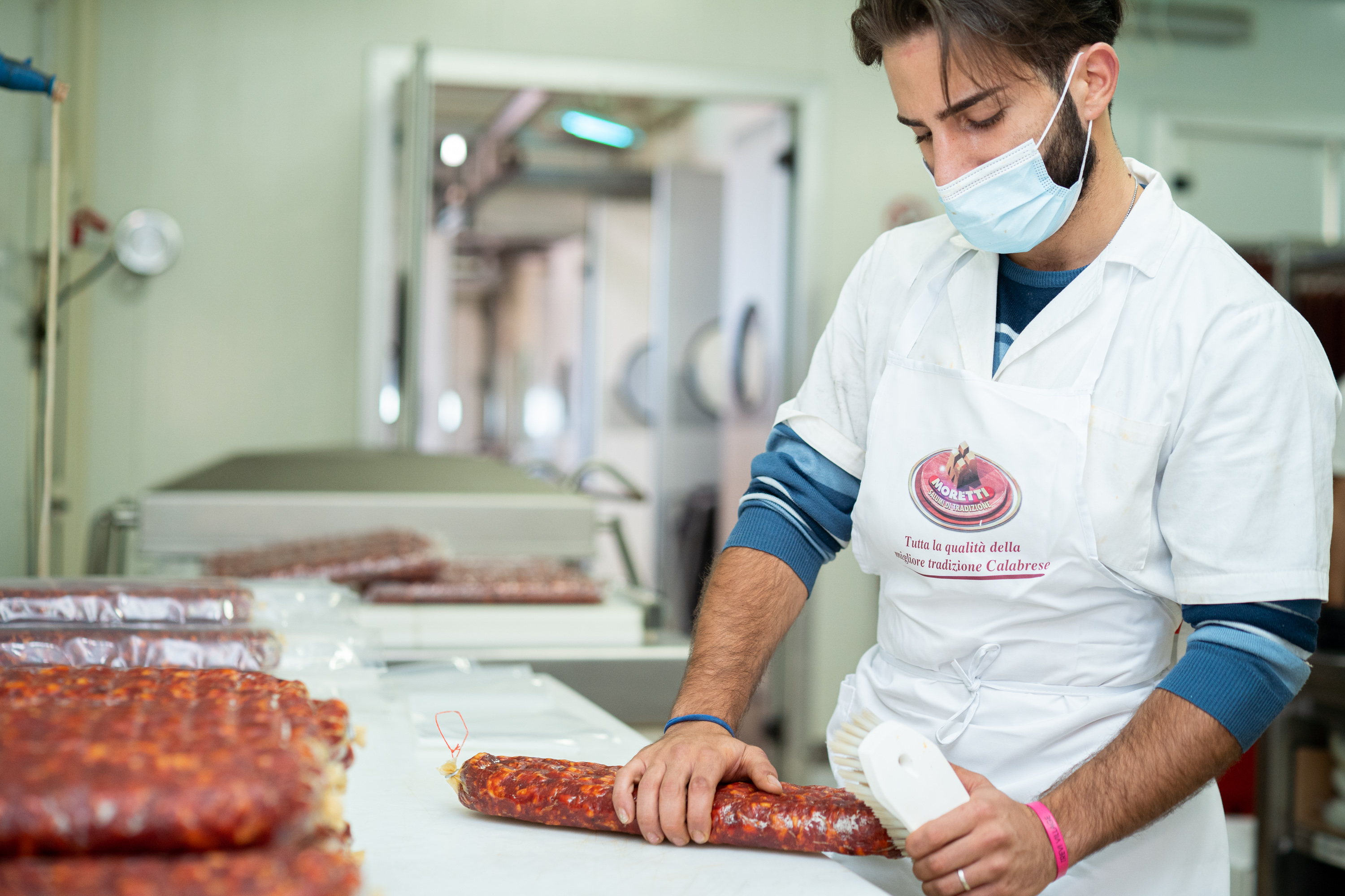 Eccellenze calabresi protagoniste dei Made in Italy Days dal 27 maggio al 2 giugno su Amazon.it 3 lavorazione salumi moretti