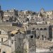 La magia di Matera, tra scalinate di pietra, vicoli, strade e terrazze interconnesse