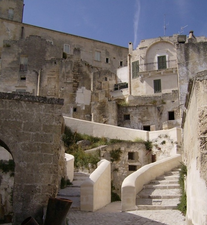 La magia di Matera, tra scalinate di pietra, vicoli, strade e terrazze interconnesse 5 matera 3
