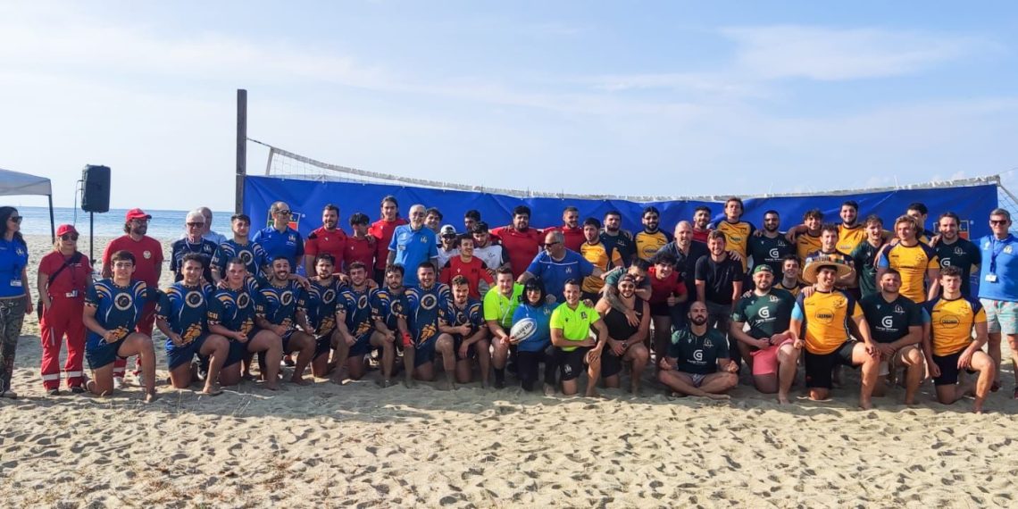 A Pizzo la prima tappa della corsa tricolore del Beach Rugby 2024 sulle spiagge del Belpaese 1 A Pizzo la prima tappa della corsa tricolore del Beach Rugby 2024 sulle spiagge del Belpaese