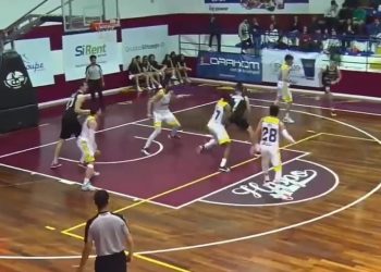 Basket, la Viola cede solo nei minuti finali nella prima dei play-off a Salerno (video)
