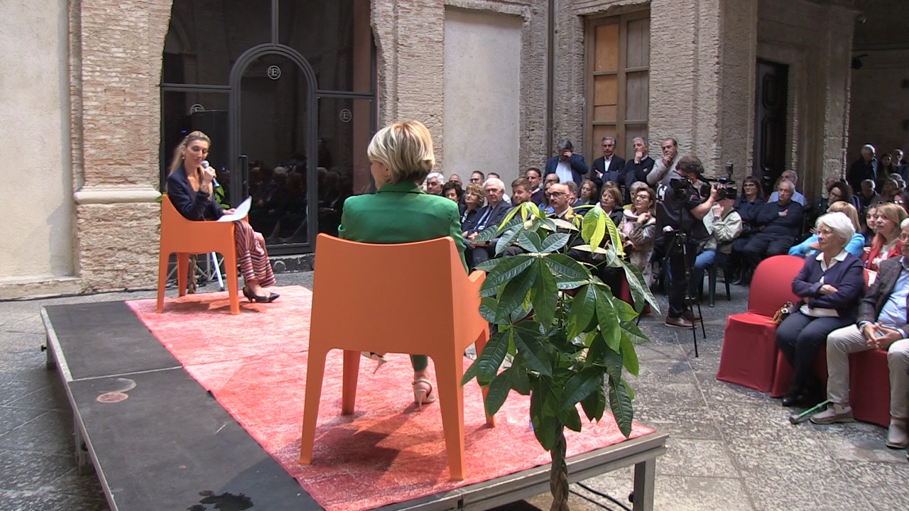 Un Sindaco da standing ovation. Maria Limardo lascia e il suo "Saluto alla città" è un tripudio di emozioni (video) 4 whatsapp image 2024 05 27 at 13.47.31 1