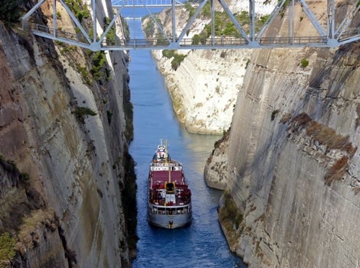 L’affascinante storia del canale più piccolo del mondo. Il Canale di Corinto in Grecia