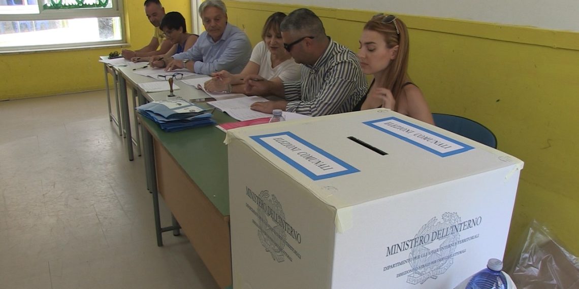 Elezioni amministrative, tre Comuni calabresi al ballottaggio. Si vota fino alle 15:00. I dati dell'affluenza (video) 1 Elezioni amministrative, tre Comuni calabresi al ballottaggio. Si vota fino alle 15:00. I dati dell’affluenza (video)