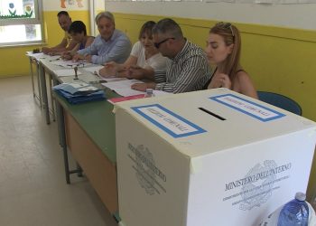 Elezioni amministrative, tre Comuni calabresi al ballottaggio. Si vota fino alle 15:00. I dati dell’affluenza (video)
