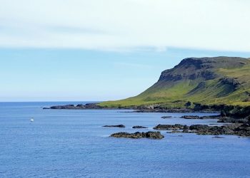 L’Islanda è la terra dei superlativi. Dai vulcani ai ghiacciai, dai campi lavici alle spiagge di sabbia nera