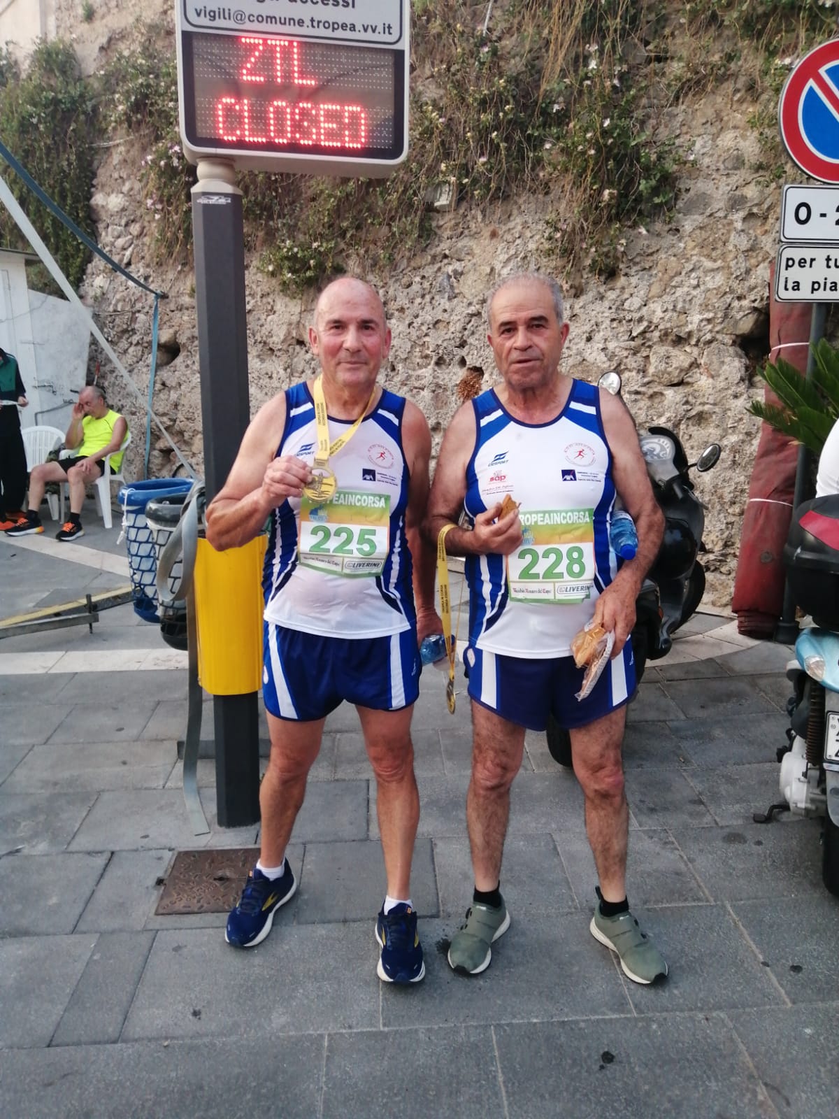 Successo dell’Atletica San Costantino alla II edizione della Tropea in Corsa (foto) 5 whatsapp image 2024 06 01 at 22.36.03 1