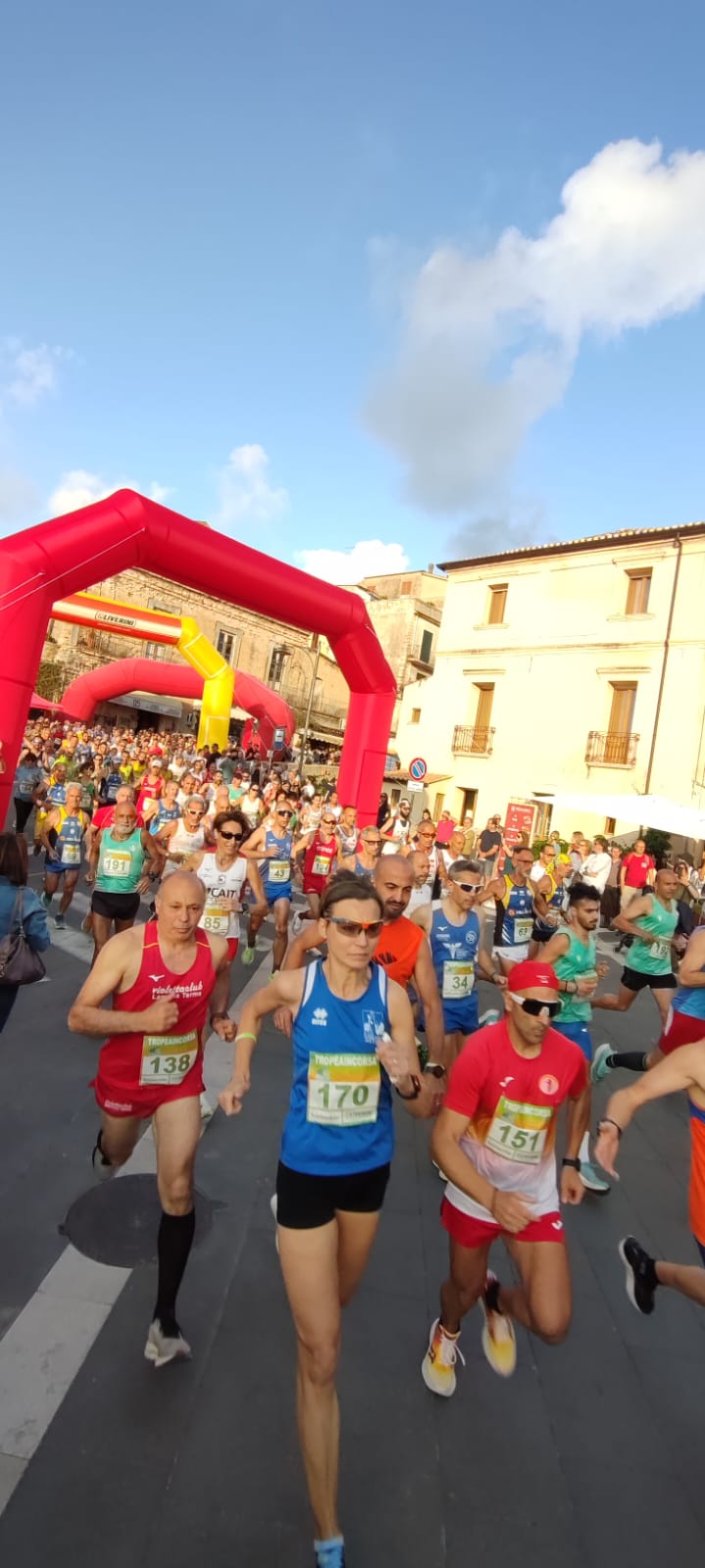 Successo dell’Atletica San Costantino alla II edizione della Tropea in Corsa (foto) 6 whatsapp image 2024 06 01 at 22.36.03