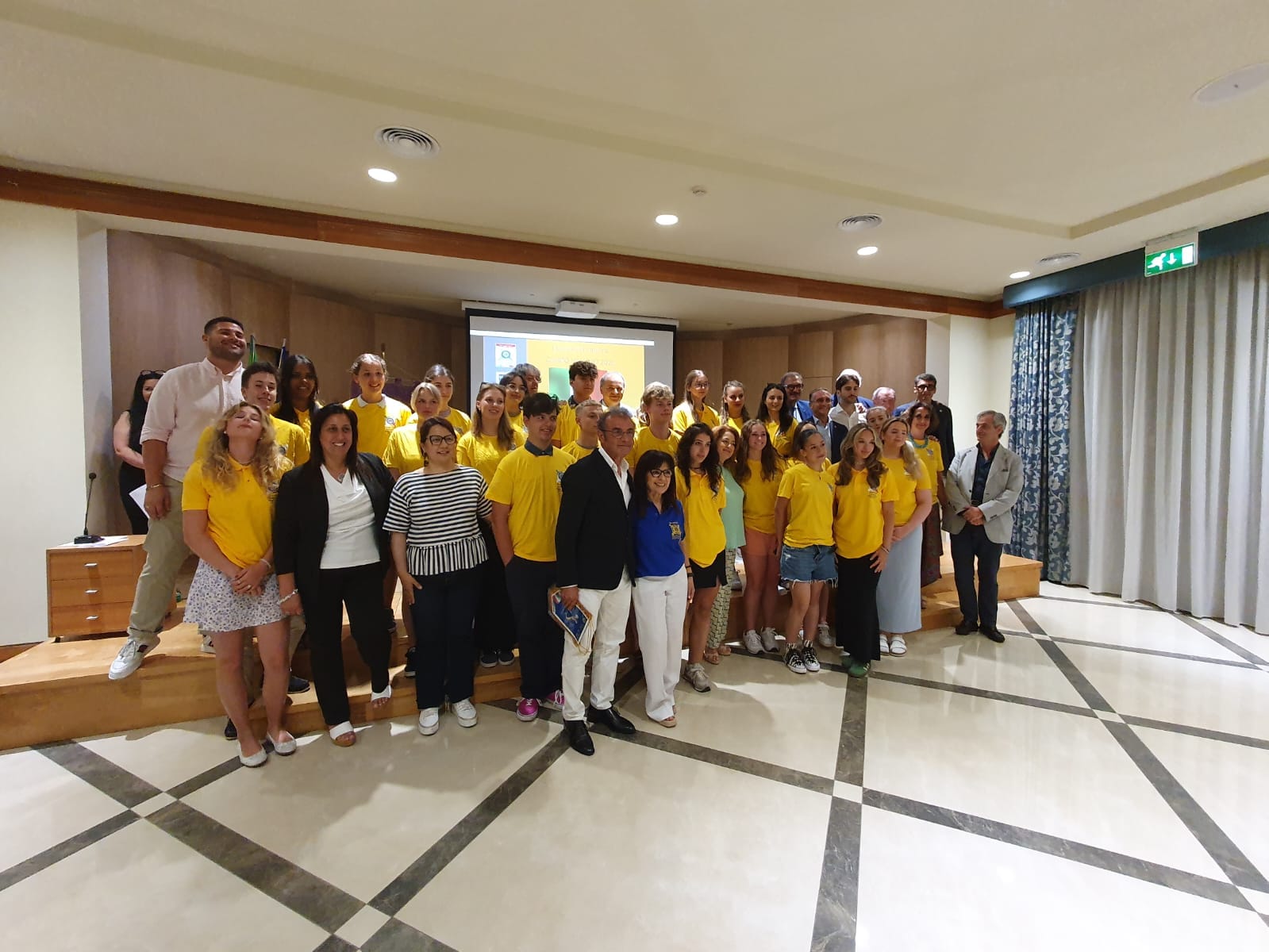 A Vibo Valentia 20 ragazzi da tutto il mondo grazie al Campo Vesuvio del Distretto Lions (video e foto) 4 450103879 10231738286909829 386302765328528731 n 1