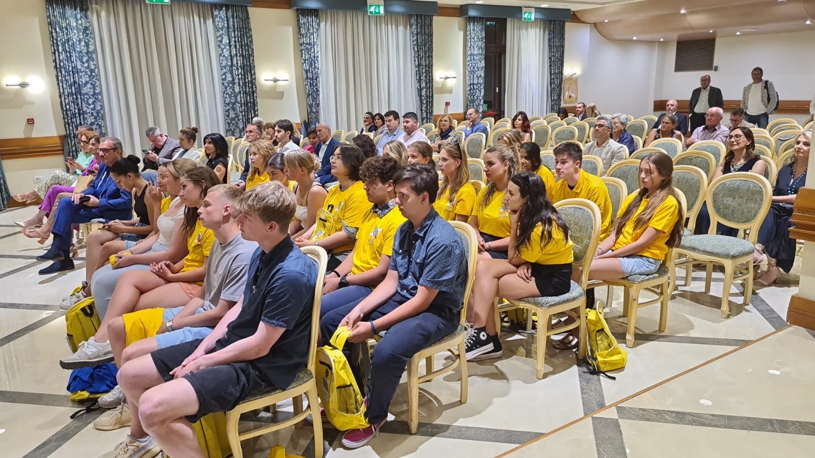 A Vibo Valentia 20 ragazzi da tutto il mondo grazie al Campo Vesuvio del Distretto Lions (video e foto) 14 450559635 122187238718028054 5115598364138381872 n 1