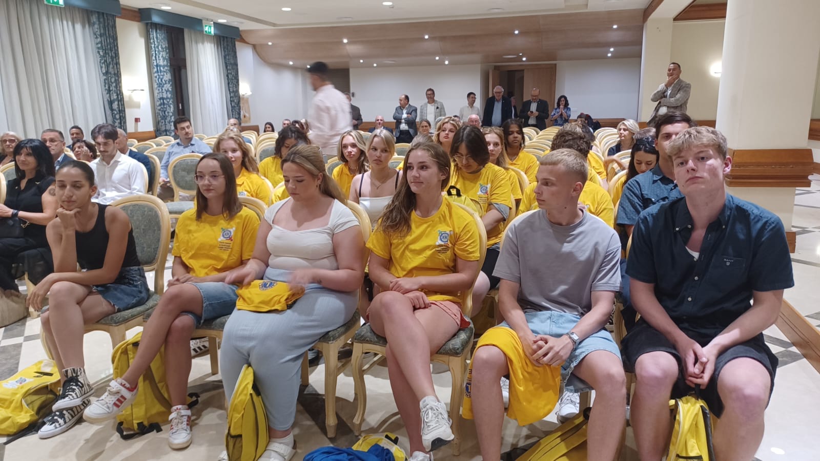 A Vibo Valentia 20 ragazzi da tutto il mondo grazie al Campo Vesuvio del Distretto Lions (video e foto) 13 450579734 10231738151986456 3096749074311406363 n 1 1