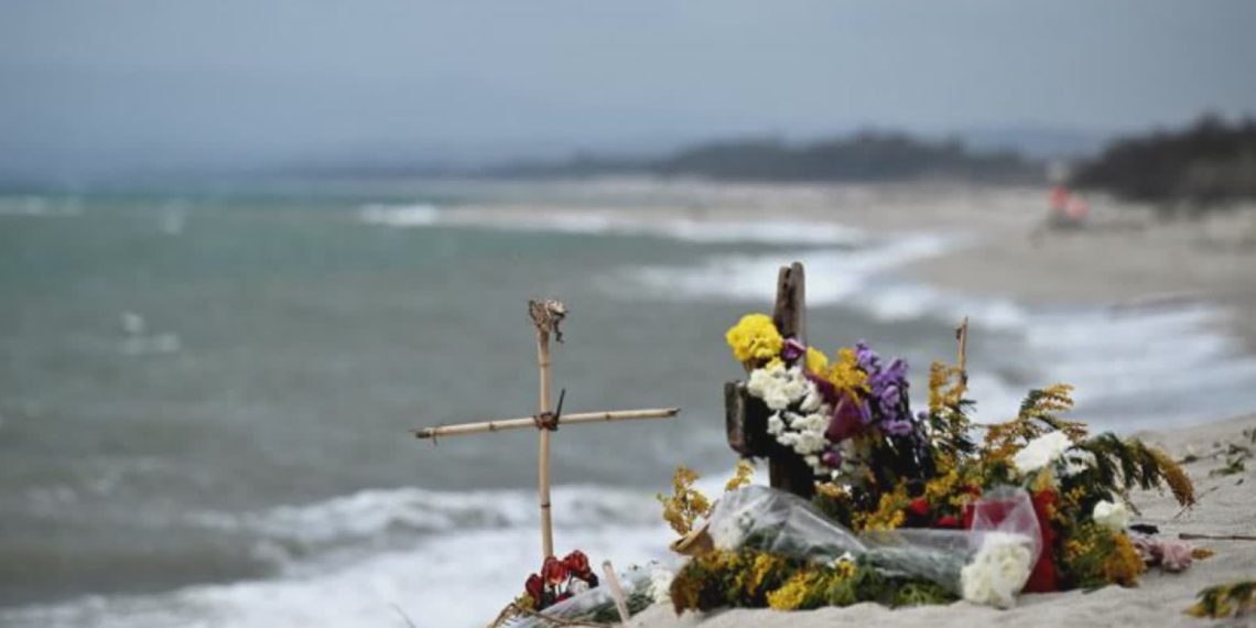 Un anno e mezzo dopo la Procura di Crotone mette sotto accusa 6 persone per la strage di Cutro (video)