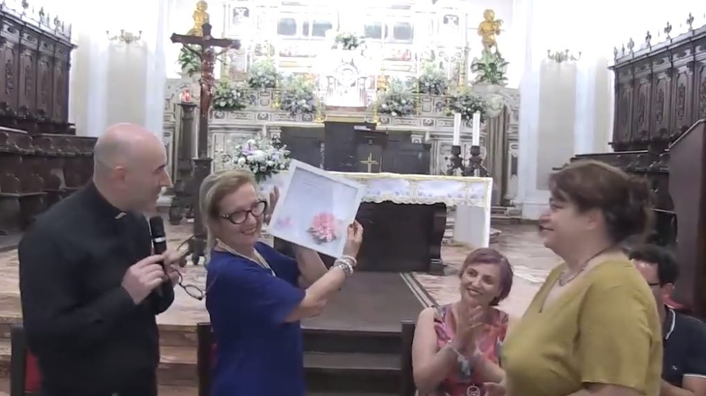 Nasce il “Fiore della Gratitudine” per le donne che contribuiscono alla crescita umana, sociale e culturale (video)