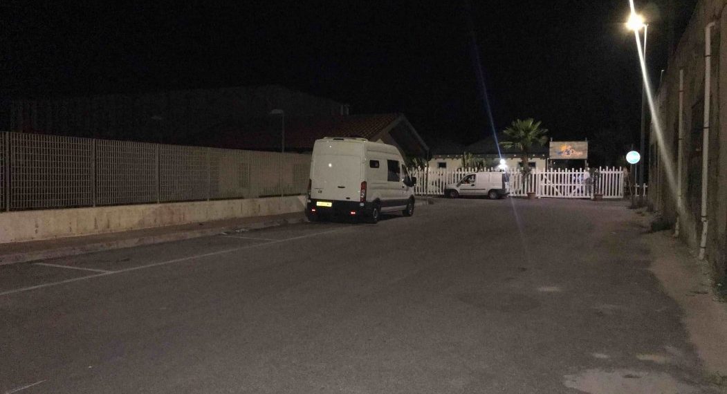 Estate a Vibo Marina, il piazzale dell'eliporto si trasforma in parcheggio gratuito per i bagnanti 1 Estate a Vibo Marina, il piazzale dell’eliporto si trasforma in parcheggio gratuito per i bagnanti