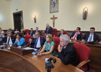 Vibo Valentia, prima seduta del nuovo Consiglio comunale. Romeo si presenta ma non ha ancora l’assessore al Bilancio