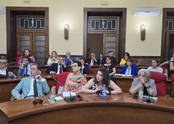 Vibo Valentia, prima seduta del nuovo Consiglio comunale. Romeo si presenta ma non ha ancora l’assessore al Bilancio