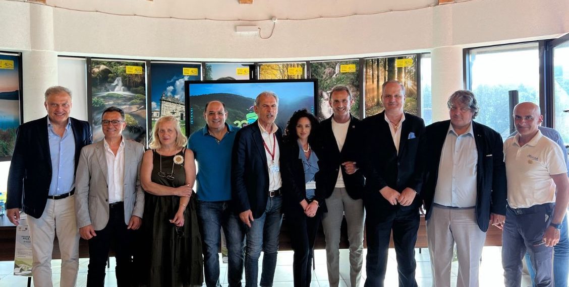 A Serra San Bruno si parla di Cicloturismo, un turismo lento e sostenibile che piace al Parco delle Serre (video) 1 A Serra San Bruno si parla di Cicloturismo, un turismo lento e sostenibile che piace al Parco delle Serre (video)